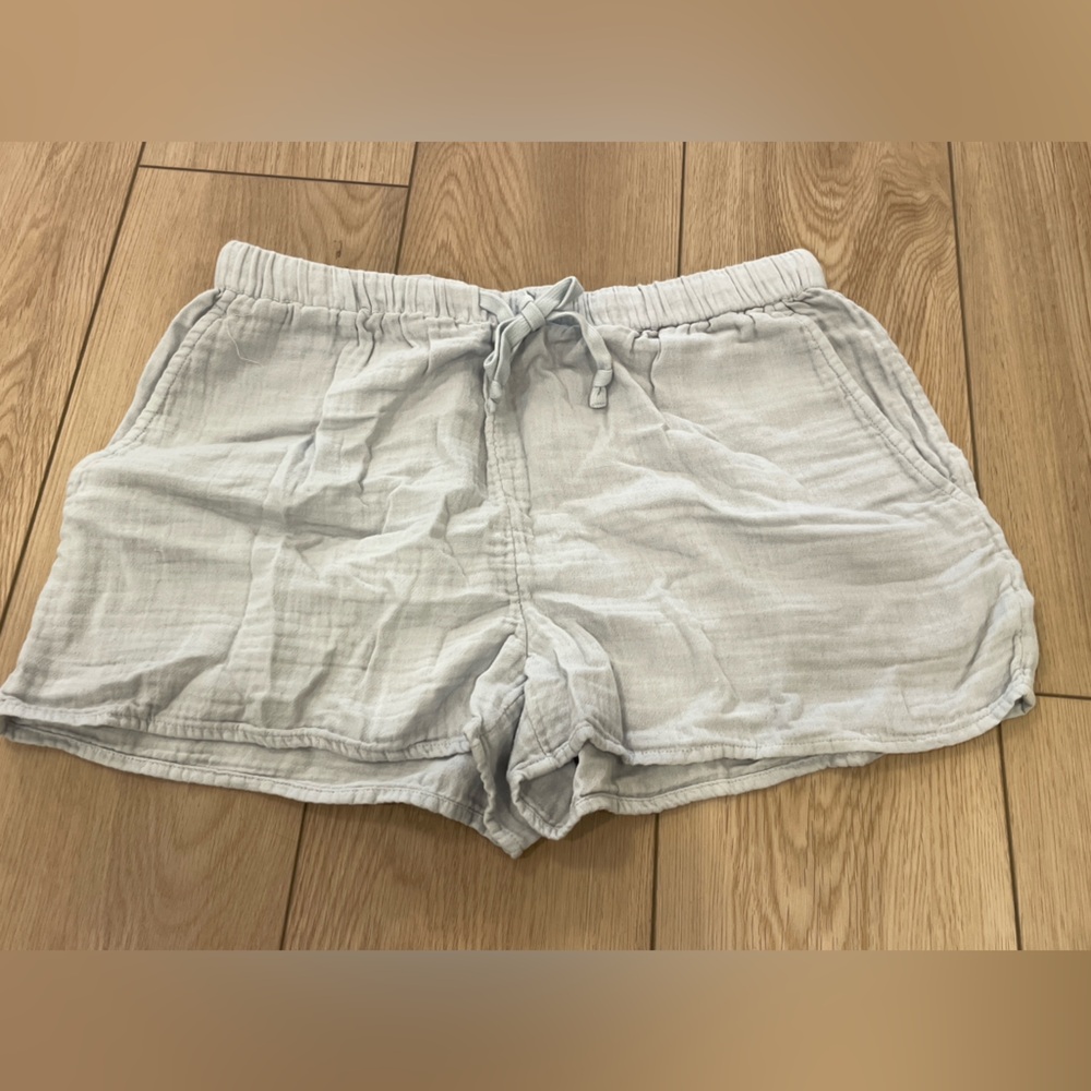 Aritzia Wilfred free muslin shorts